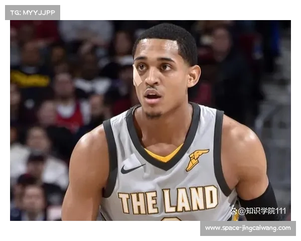 克拉克森将比赛用球赠予患病小球迷，兑现赛后承诺